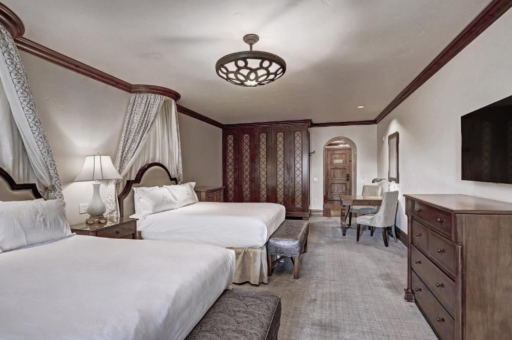 Premier Queen Room with Two Queen Beds interior