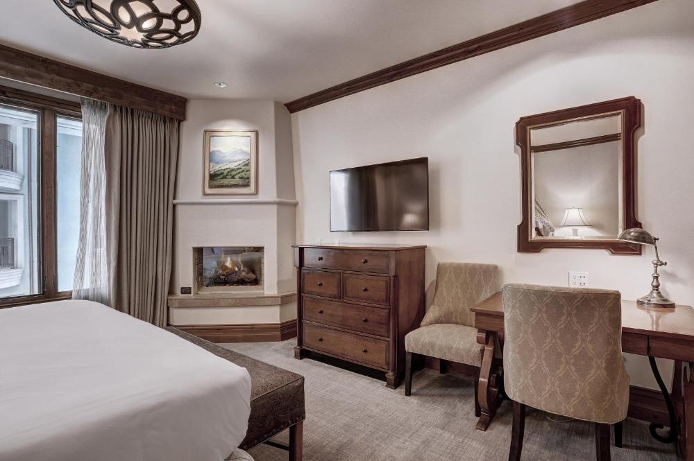 Superior King Room interior
